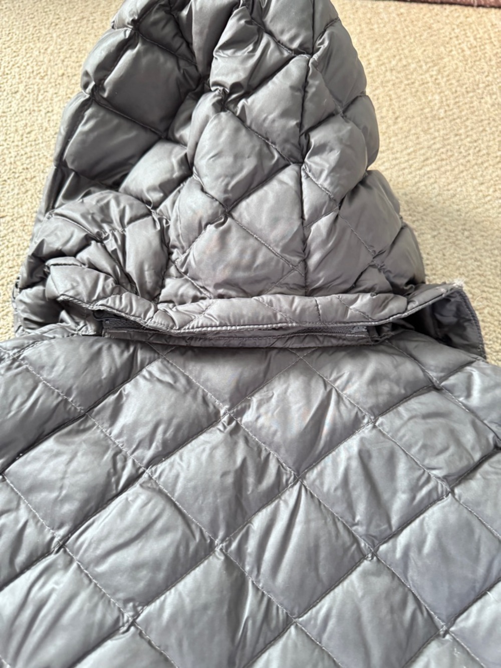The North Face Women's Gray Quilted Hooded Puffer Coat - Picture 6 of 7